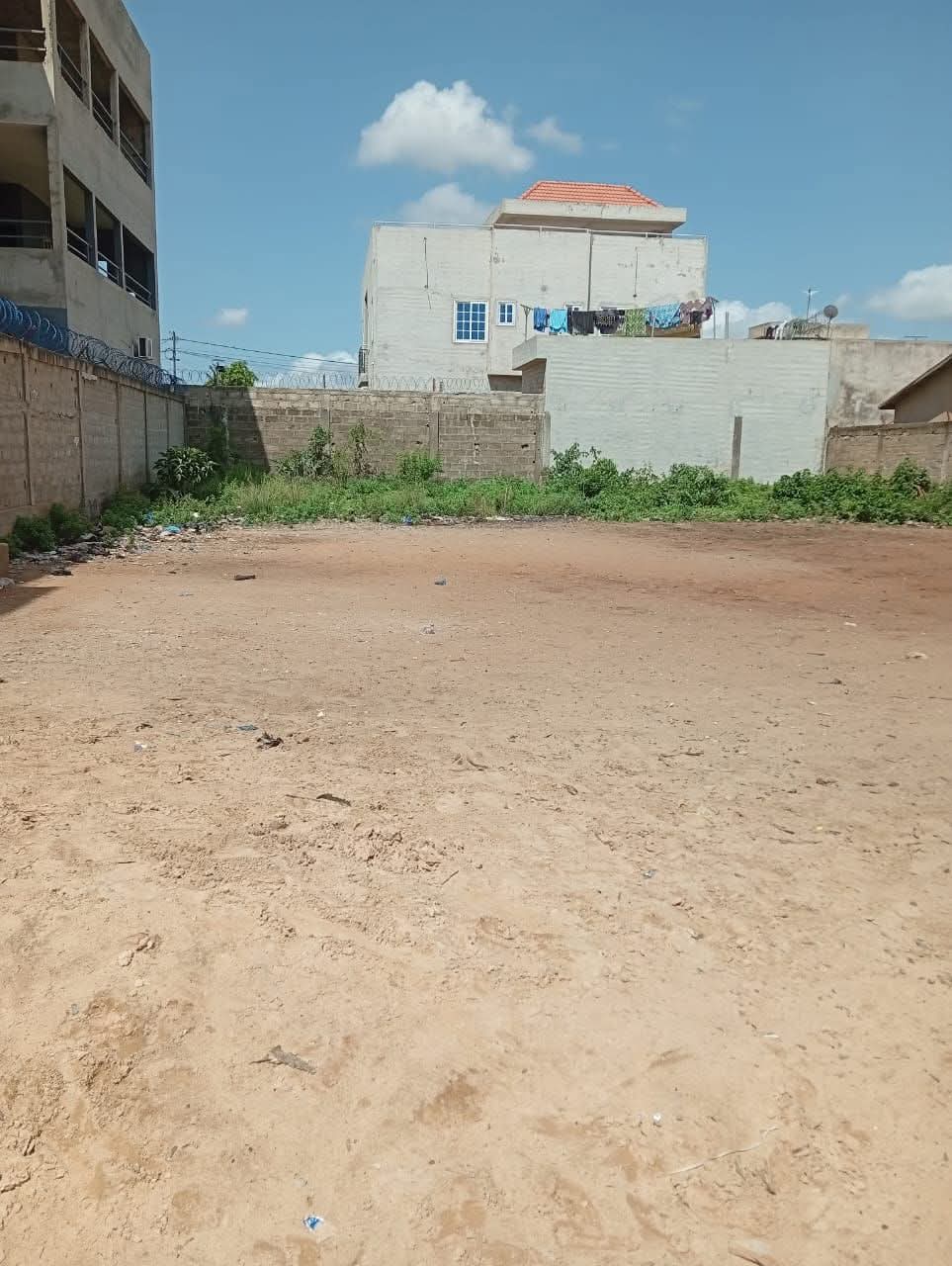 Terrain d'un lot en vente face rue à Agoè Sogbossito – 35 millions FCFA