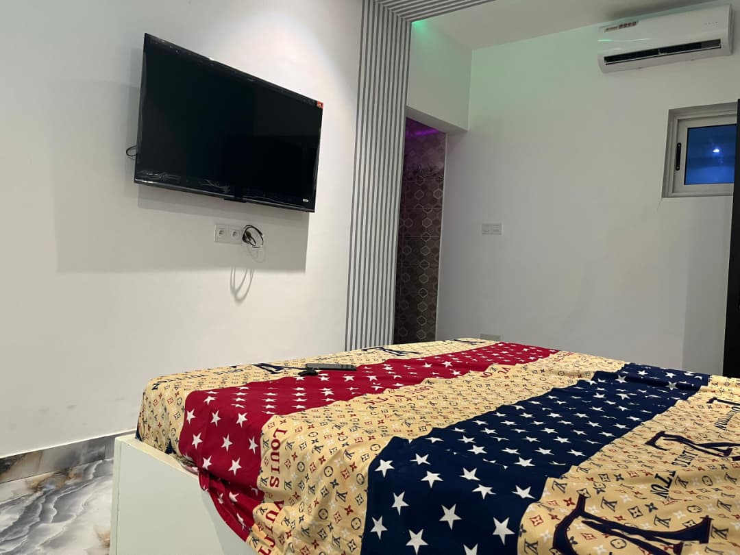 Studio meublé à vendre à Totsi – 170000 FCFA