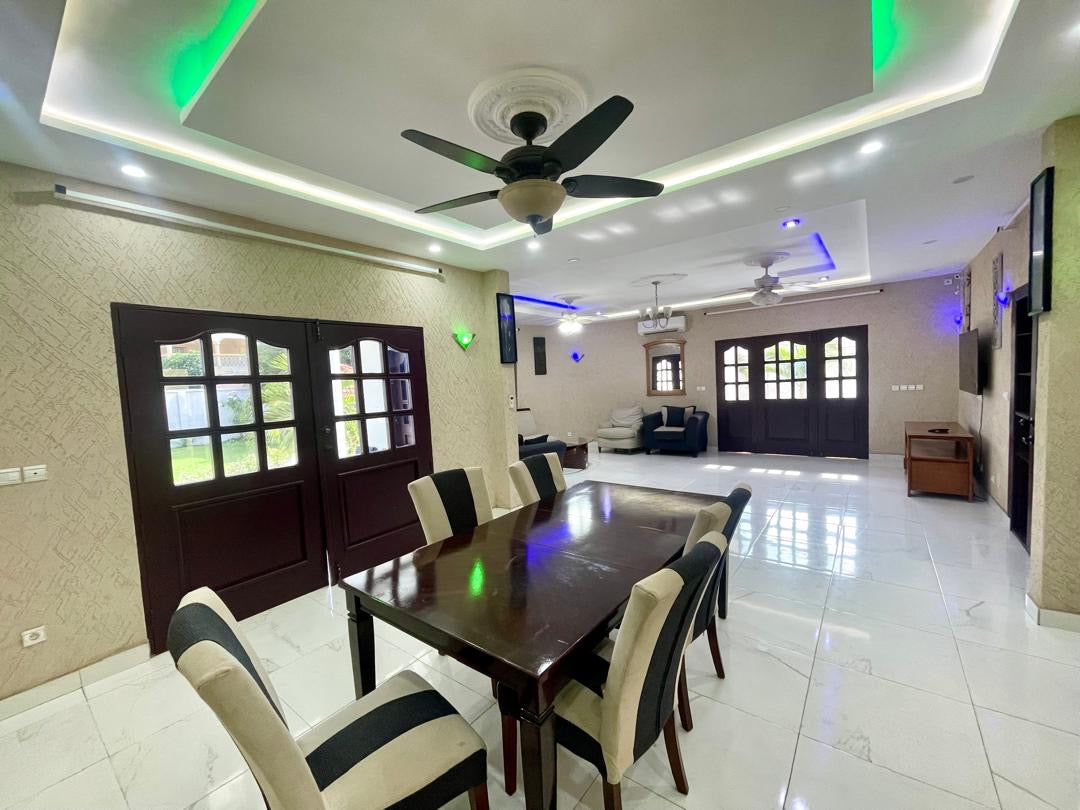 UNE VILLA À VENDRE À BAGUIDA À 50M DU GOUDRON, CÔTÉ PLAGE - 18 PIÈCES