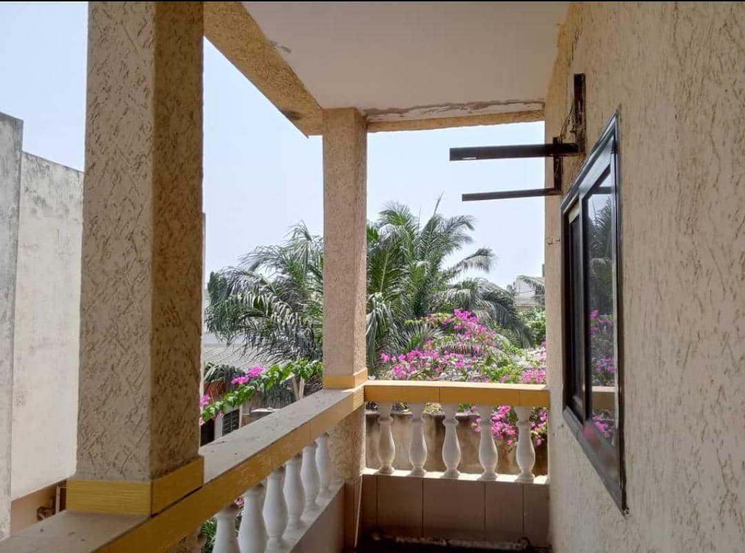 VILLA 7 PIÈCES À VENDRE À BAGUIDA – 1 LOT | TITRE FONCIER