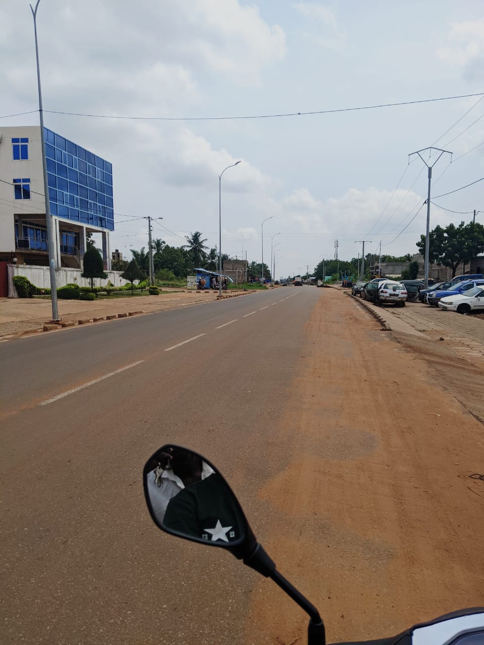 Demi lot en vente en angle de rue à Akato Viepé – 11 millions FCFA