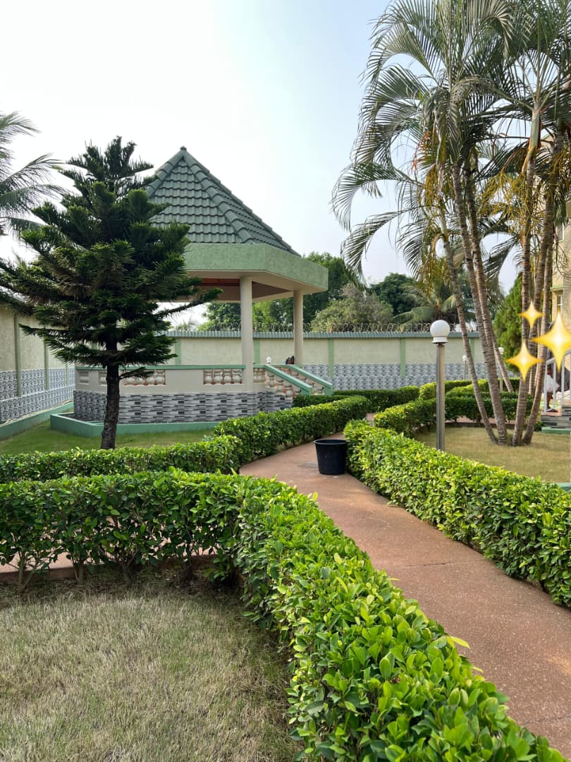 Villa 5 chambres en vente à Avenou – 365 000 000 FCFA