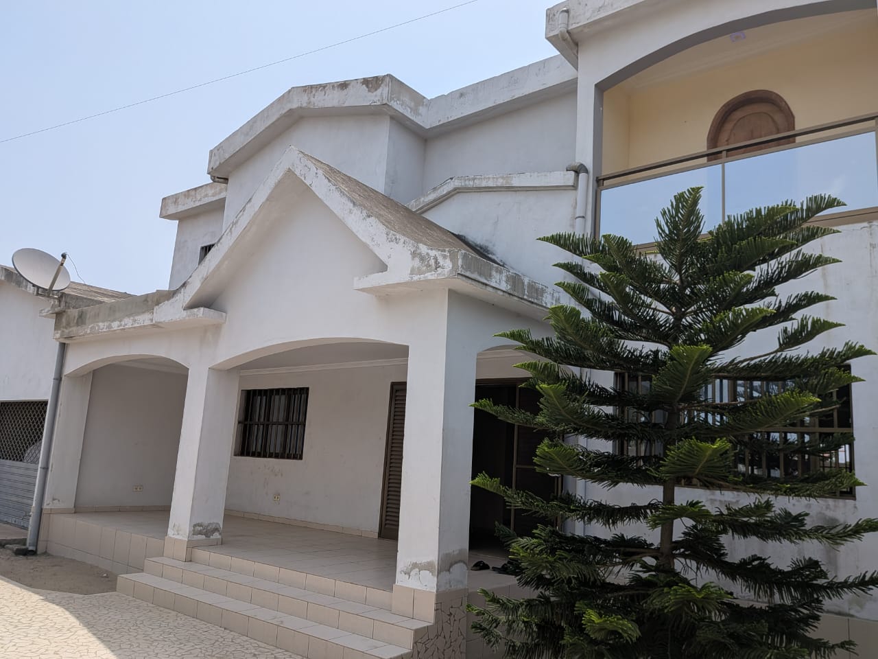 Villa 6 chambres en vente à Avépozo Hibomonou – 125 millions FCFA