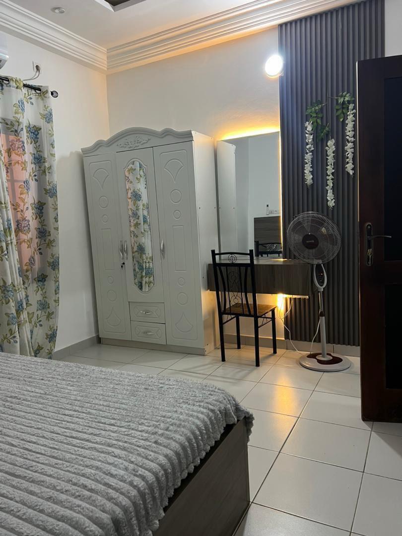 Villa meublée 2 chambres à louer à Cité Mokpokpo – 550000 FCFA