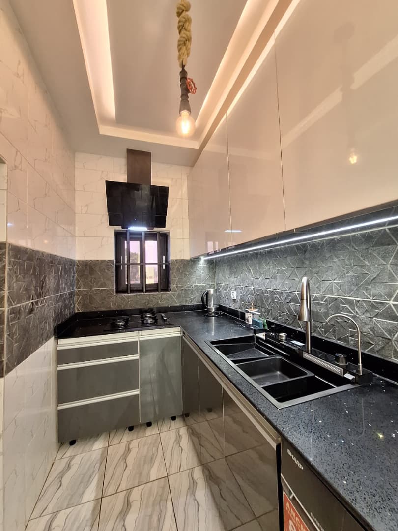 Appartement meublé haut standing 1 chambre salon à louer à Agoè Minamadou, bord du goudron – Prix à partir de 35.000 FCFA par nuit