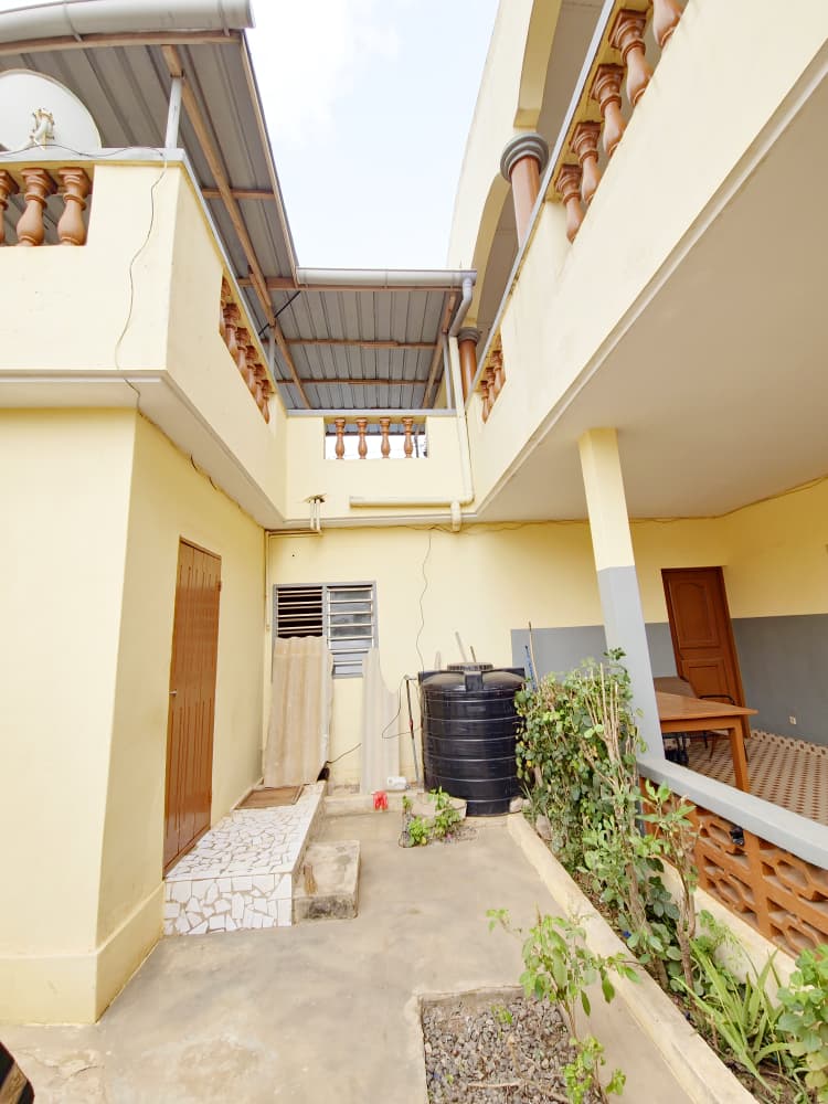 Villa R+1 à vendre à Totsi – 65 millions FCFA