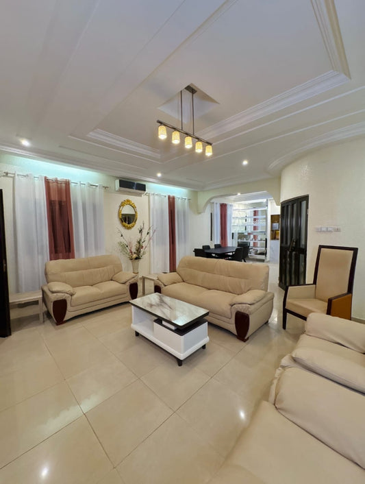 Appartement meublé 3 chambres à louer à Leo 2000 – 700000 FCFA par mois