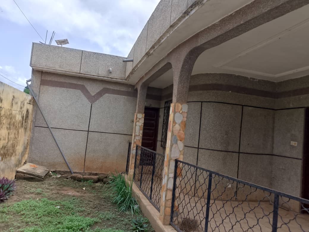 Villa 3 chambres en vente en angles de rues à Kpalimé – 45 millions FCFA