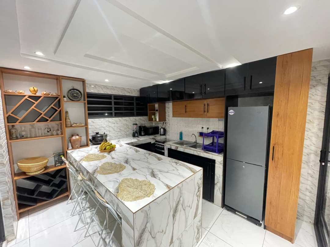 Appartement meublé de 3 chambres haut standing à Agoè Minamadou – 500000 FCFA mensuel