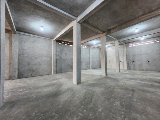 Entrepôt de 300 m² à louer à Ablogamé (zone portuaire de Lomé) – 1 800 000 FCFA / mois