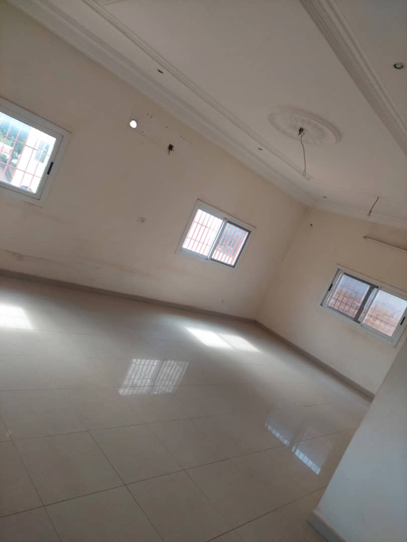 Villa duplex à vendre à Agoe La Source, bordure de goudron – 105 millions FCFA