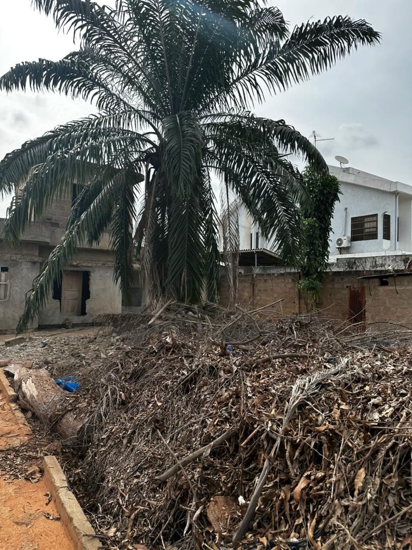 Terrain 1/2 lot avec construction d'une chambre salon terrasse à Adidogomé derrière hôtel Nord Sud – 30 000 000 FCFA