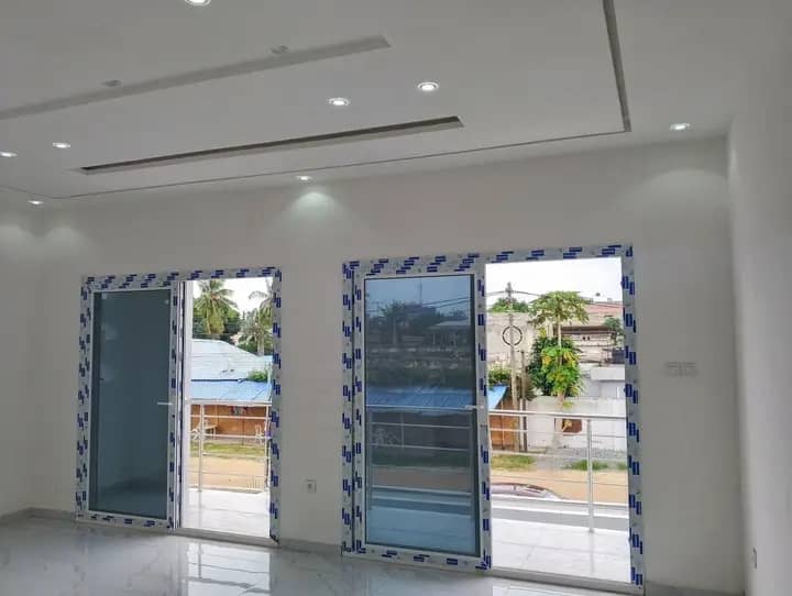Villa neuve 5 chambres avec piscine à louer à Agbalepedo – 1.500.000 FCFA