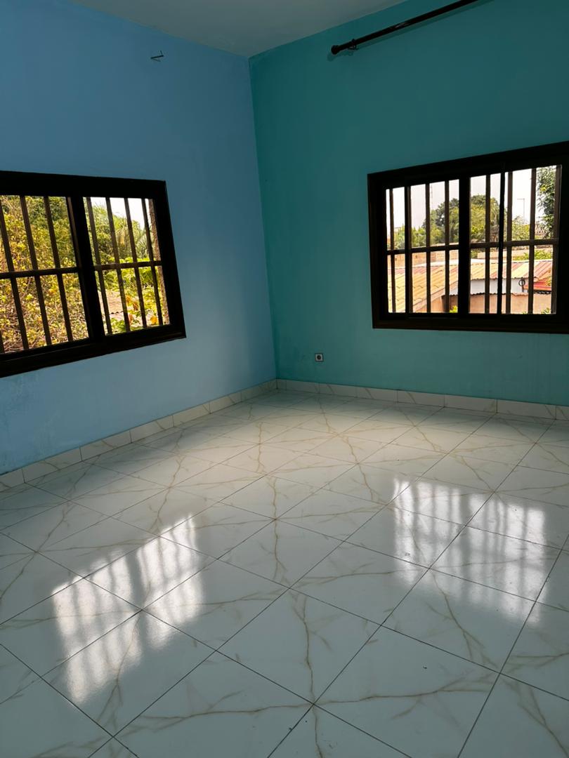 Appartement 2 chambres à louer à Lomégan cour lumière – 150 000 FCFA
