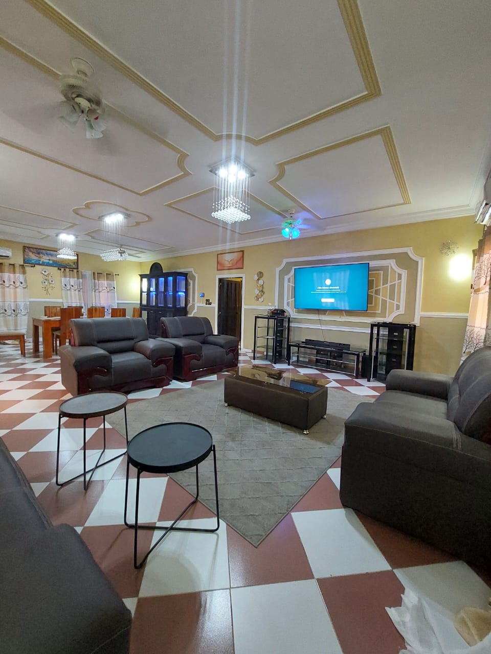 Appartement meublé 3 chambres à louer à Avepozo – 300000 FCFA