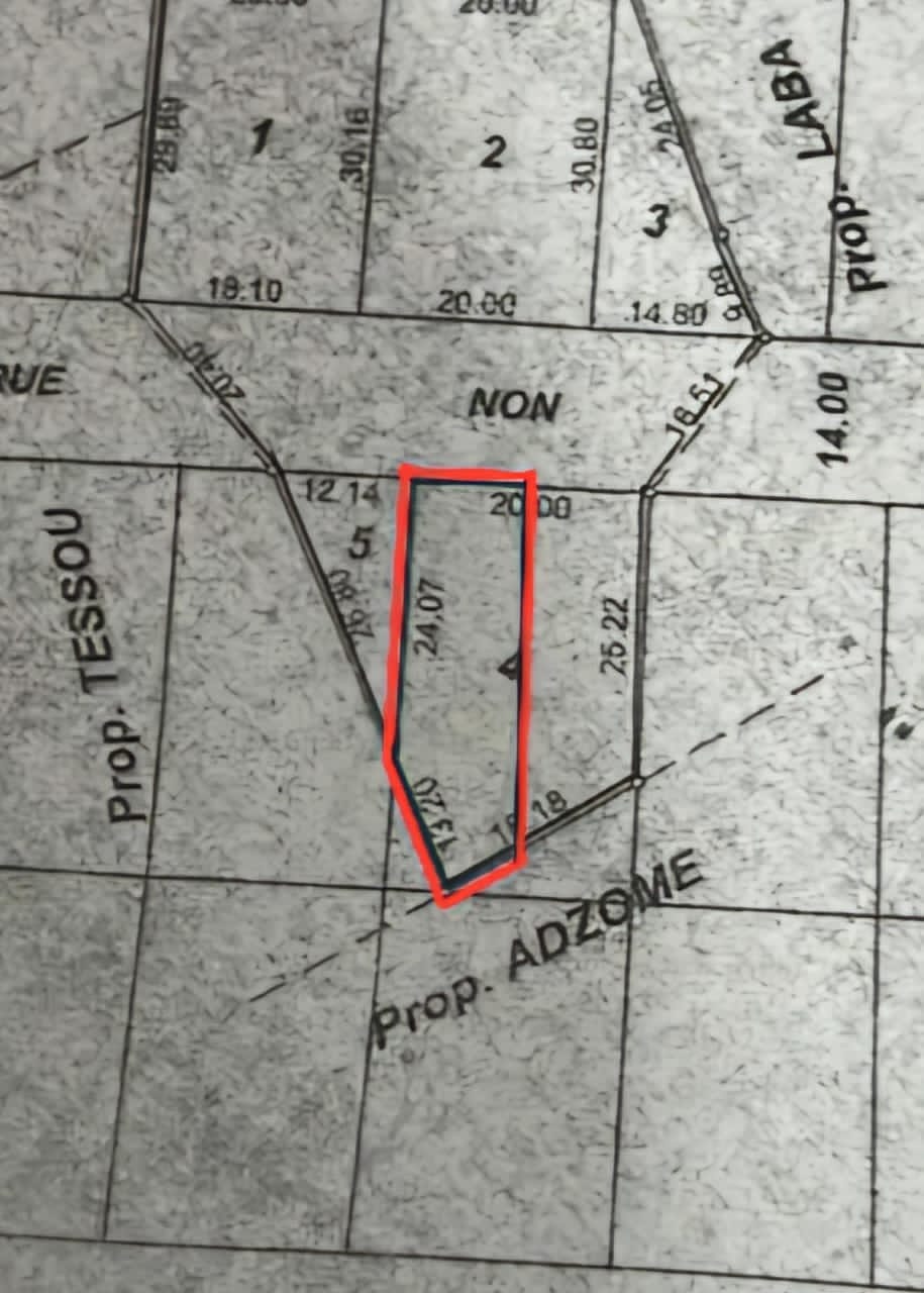 Terrain de 330 m² en vente à Agoé Légbassito – 15 millions FCFA