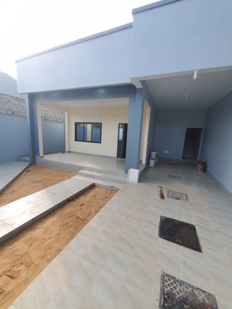 LOMÉ – ADIDOGOMÉ SAGBADO – VILLA 4 PIÈCES À VENDRE