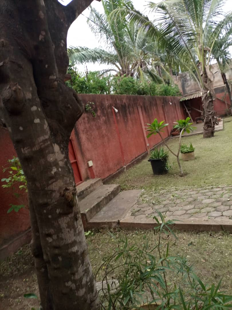 UNE VILLA À VENDRE À ADIDOGOMÉ WONYOMÉ À 100M DU GOUDRON - 4 PIÈCES