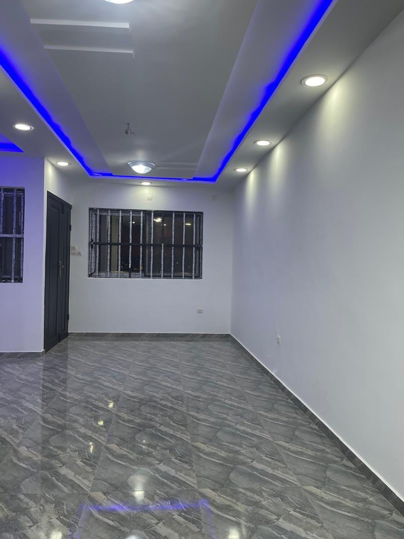 VILLA TRIPLEX DE 6 PIÈCES À VENDRE À AGOÈ BERNA-KOPÉ – 25 MILLIONS FCFA