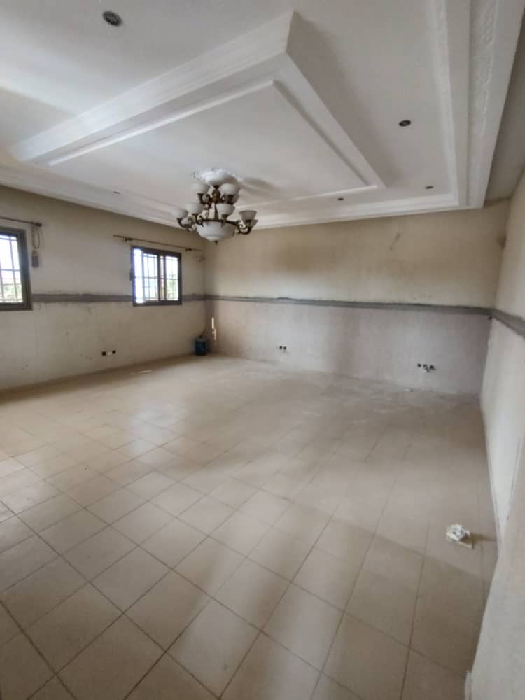 VILLA 7 PIÈCES À VENDRE – KÉGUÉ KÉLÉGOUGAN (FACE GOUDRON)