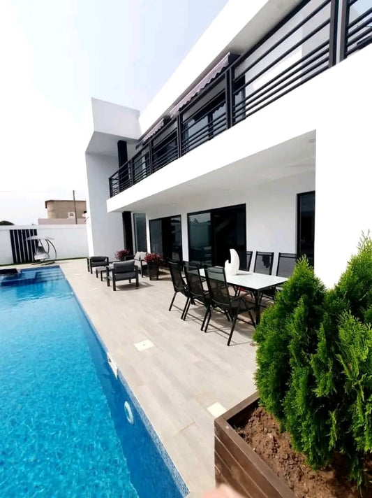VILLA DE LUXE À VENDRE À ADIDOGOMÉ – 420 MILLIONS FCFA