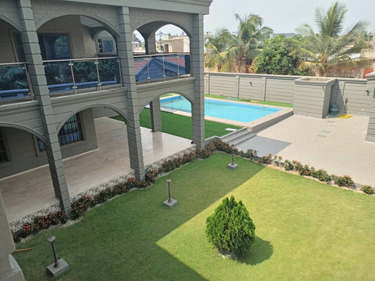 VILLA 8 PIÈCES + PISCINE À VENDRE À ADIDOGOMÉ SAGBADO – 2 LOTS | TITRE FONCIER