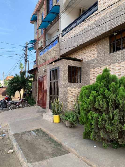 UNE MINI VILLA À VENDRE – À CÔTÉ DE L’HÔTEL DE L’AÉROPORT DE LOMÉ (ANGLE DE RUE)