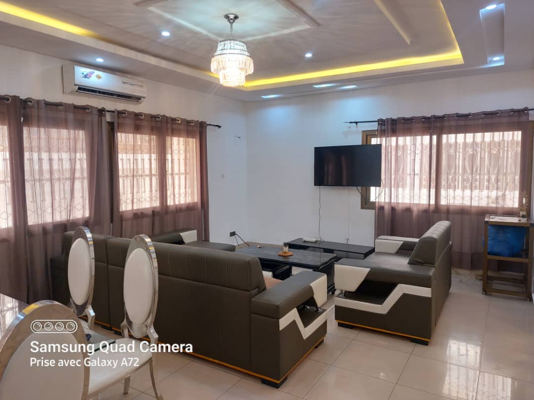 Villa meublée 3 chambres à louer à Agoè Fil O Parc – 500000 FCFA