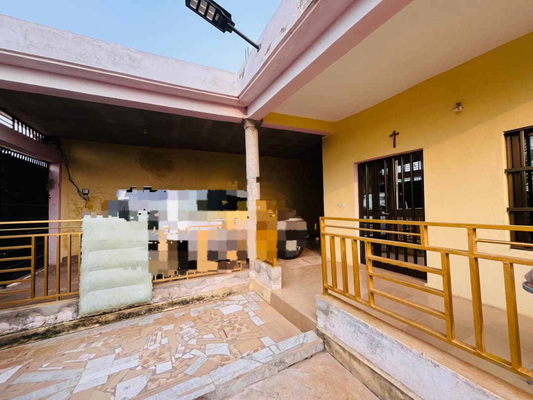 Villa 3 chambres en vente à Apessito – 40 millions FCFA