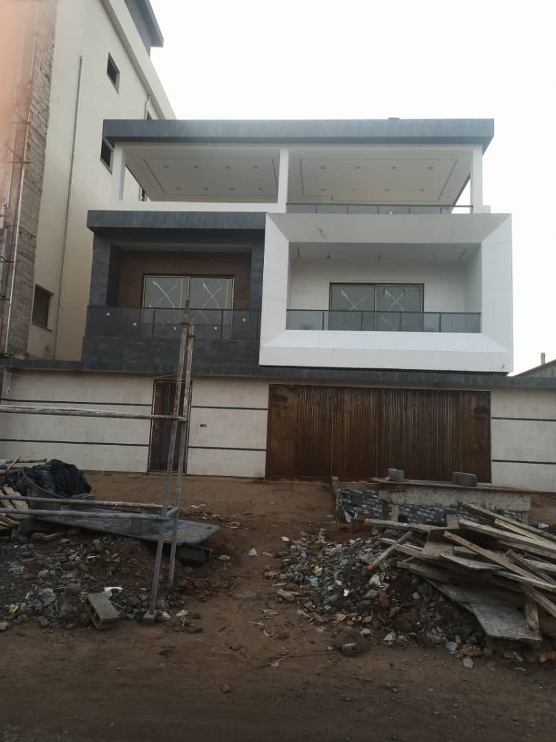 Villa à vendre à Totsi – 240 Millions FCFA