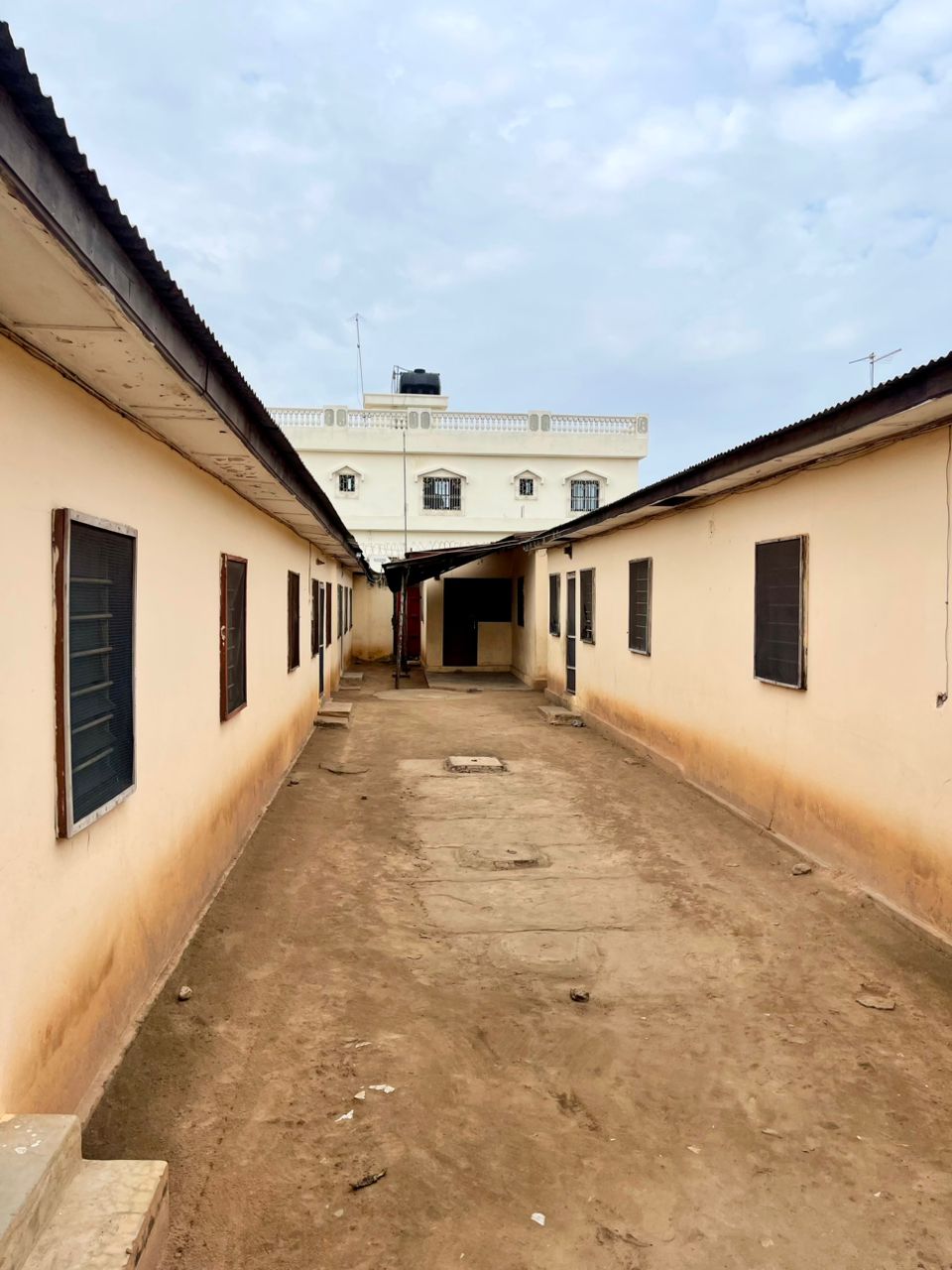 Maison de location 6 chambres à vendre à Novissi – 80 millions FCFA
