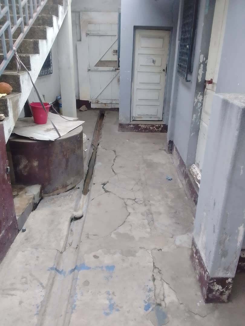 Villa en vente en bord du goudron à Dékon – 500 millions FCFA