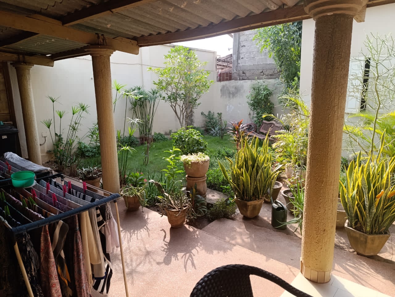 Maison en vente en bordure de goudron à Zanguera – 35 millions FCFA