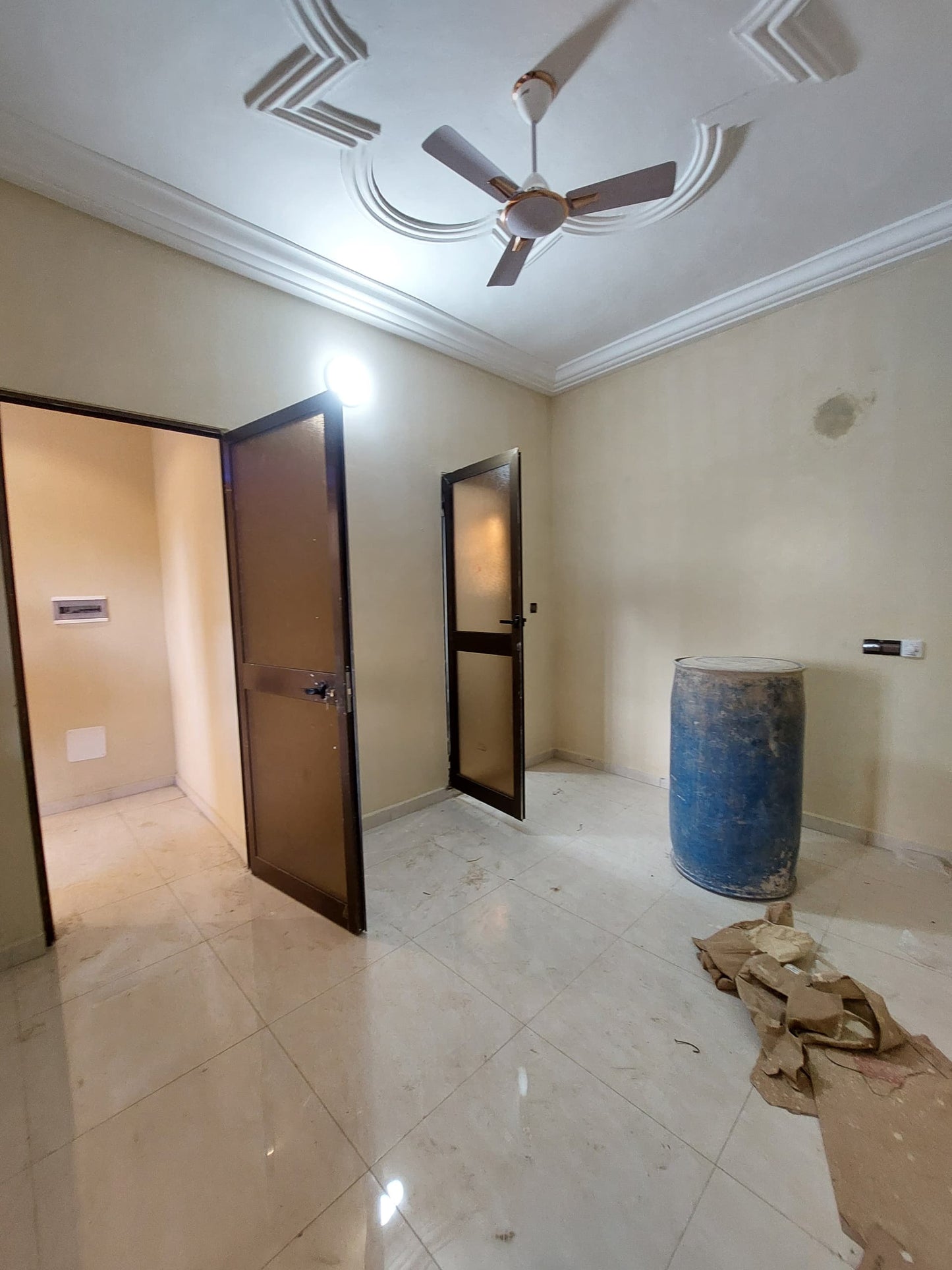 Grande chambre salon en location à Agoé Sogbossito – 70000 FCFA