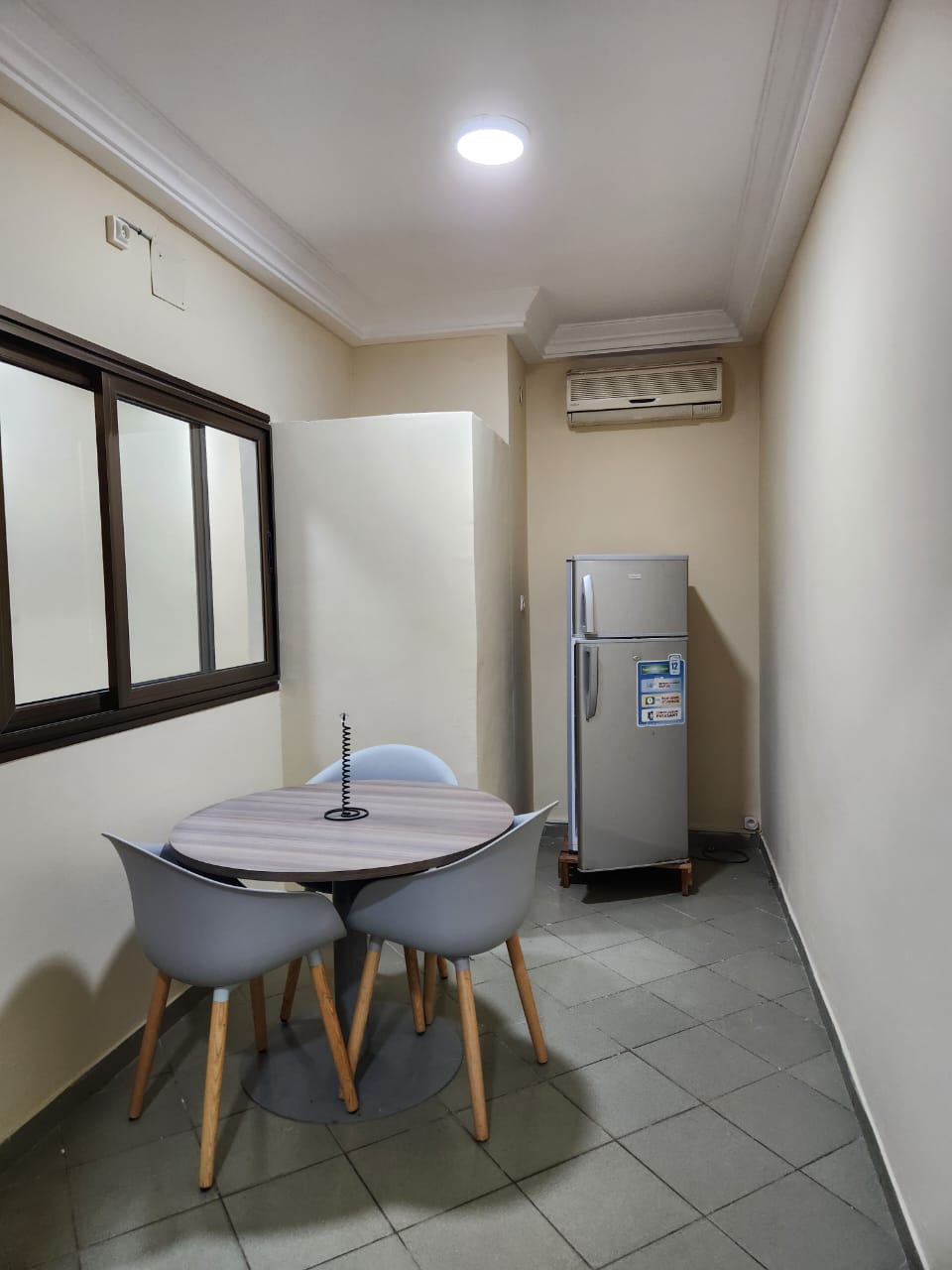 Appartement meublé 1 chambre en location à Dékon (Centre-ville Lomé) – 300000 FCFA par mois