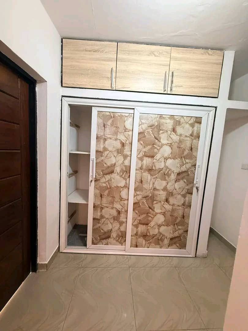 Villa 5 chambres en location à Nyekonakpoe, non loin du lycée français – 800000 FCFA