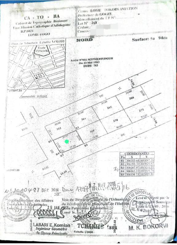 Terrain avec construction à raser en vente à Hedjranawoé – 70 millions FCFA