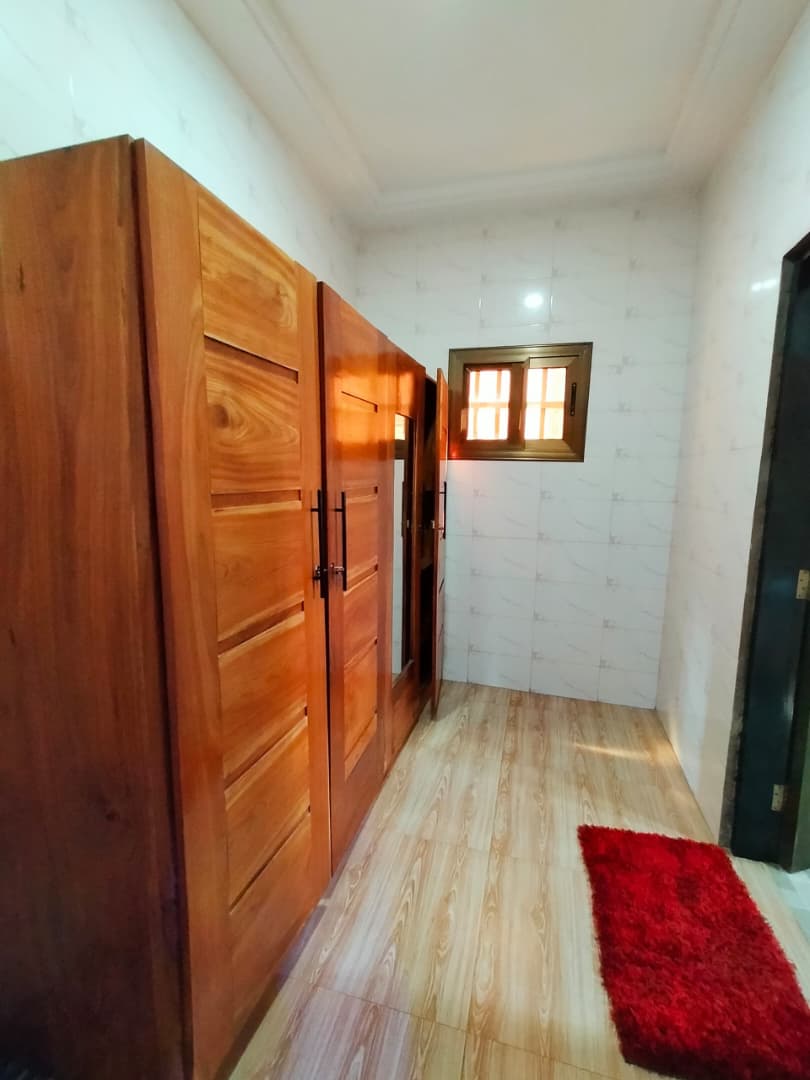 Appartement meublé 3 chambres à louer à Agoè Échangeur en bordure de goudron – 400000 FCFA/mois