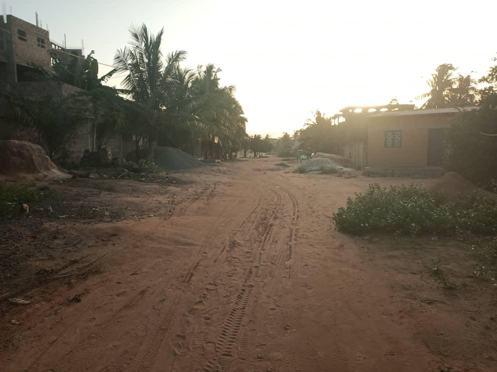 Terrain d'un lot clôturé et vide en vente à Kohé Adjarité Ecole Caméléon – 16 millions FCFA
