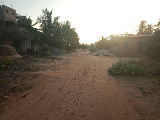 Terrain d'un lot clôturé et vide en vente à Kohé Adjarité Ecole Caméléon – 16 millions FCFA