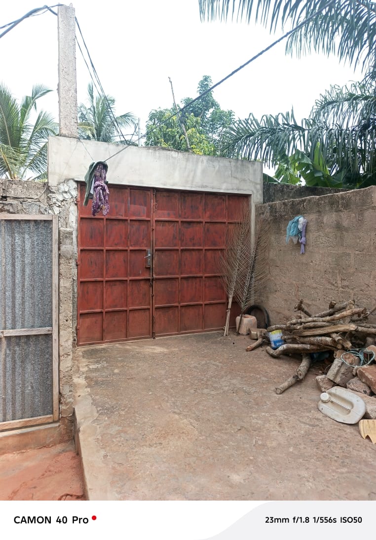 Maison de 164 m² en angle de rue à vendre à SEGBÉ-KLÉMÉ AGOKPANOU – 7 millions FCFA