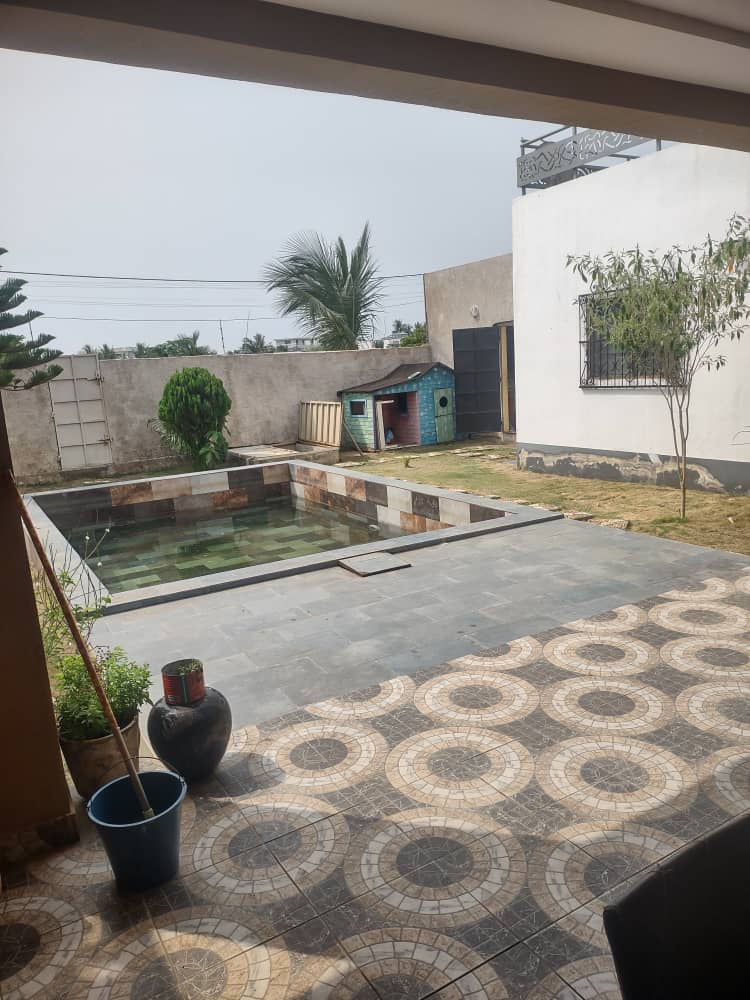 À LOUER – VILLA AVEC PISCINE À BAGUIDA (CÔTÉ PLAGE)