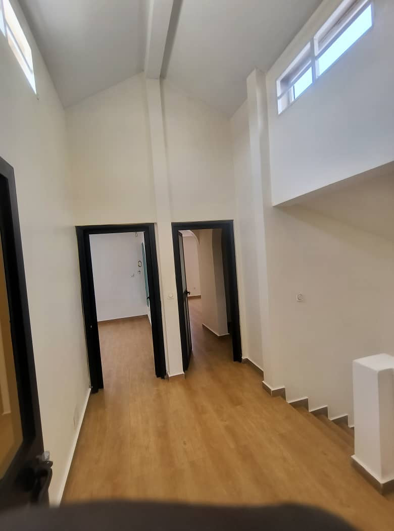 Villa duplex meublée à louer à Tokoin – 750000 FCFA