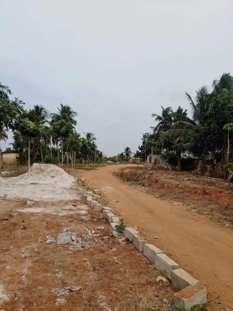 Maison en cours de finition sur 1/4 lot à Djagblé Hlankopé – 6.5 millions FCFA