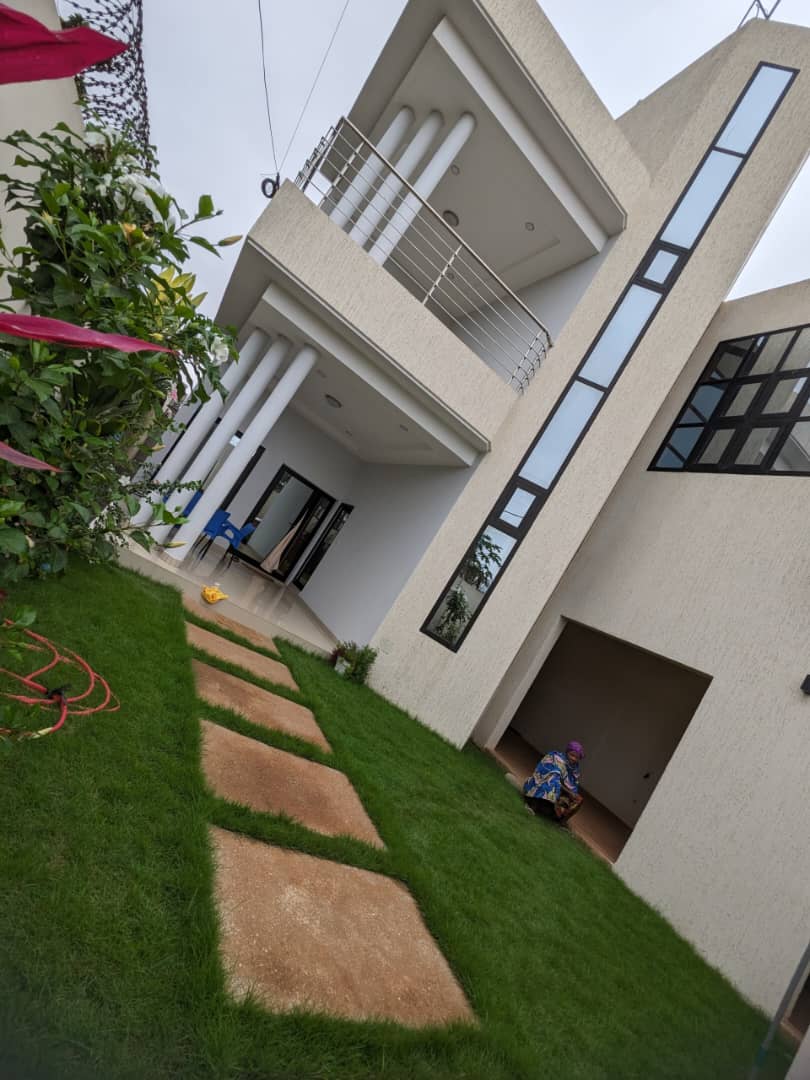 Villa 4 chambres en location à Agoè Legbassito Madjikpeto - 350 000 FCFA