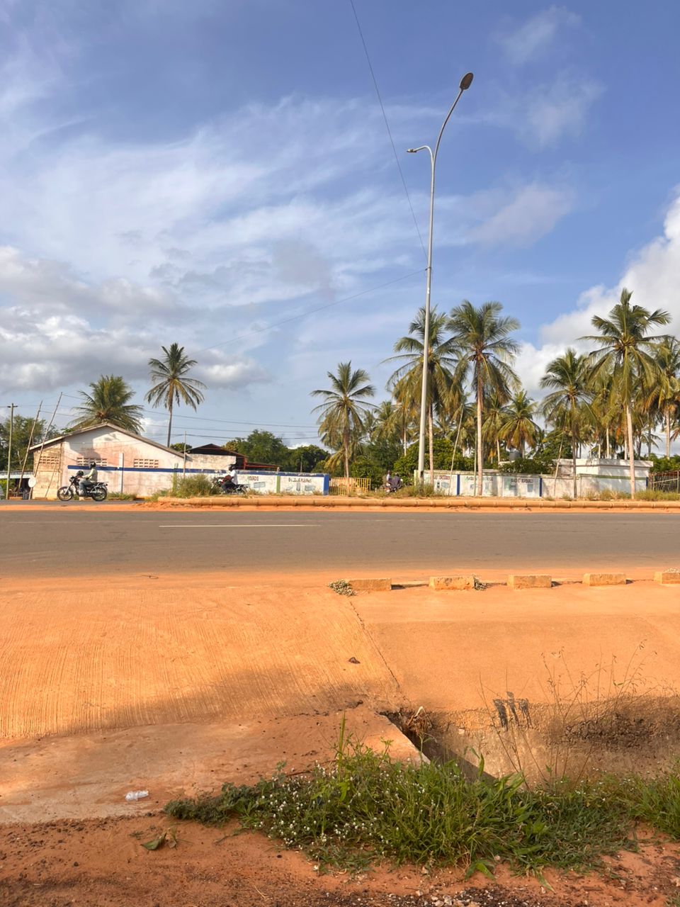Terrain de 300 m² en vente à Zanguera – 10 millions FCFA