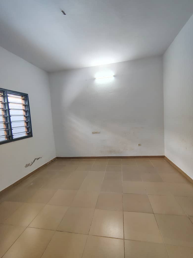 Appartement 3 chambres en location à Carrefour Aïsed – 120000 FCFA
