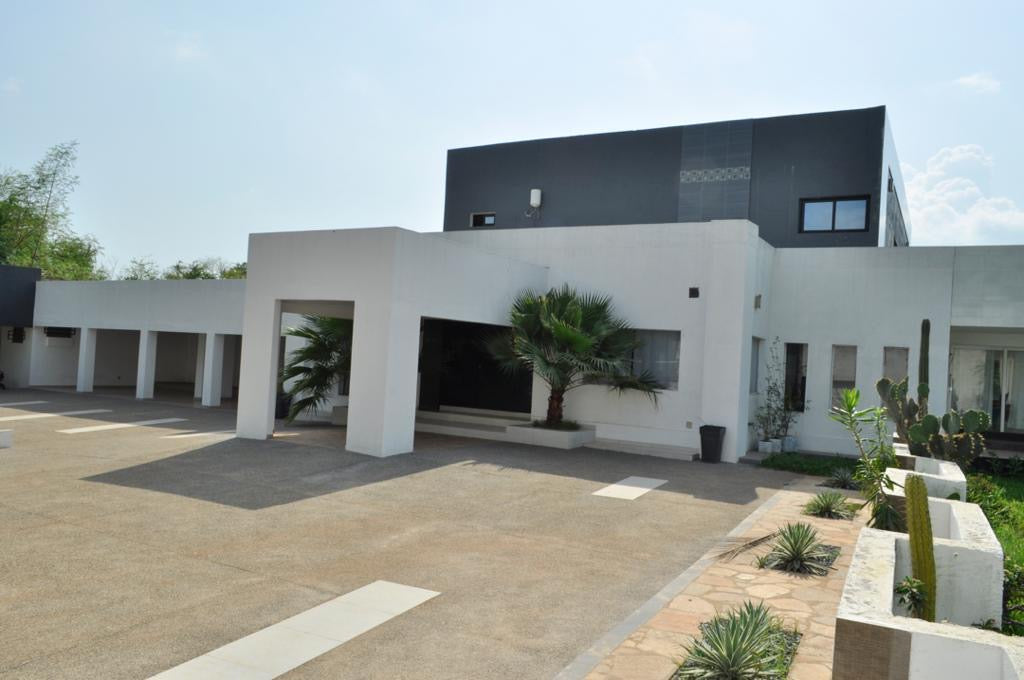VILLA À VENDRE À AGOÈ LÉGBASSITO SENOUKOPE – 7000m²