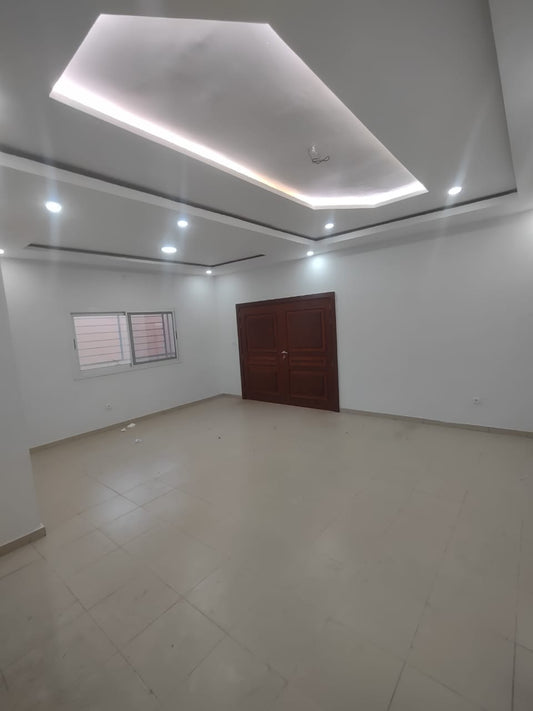 Villa 3 chambres à louer à Cité Mokpokpo – 300000 FCFA