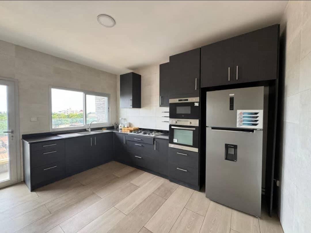 Villa 10 chambres en vente à Nyékonakpoè, Centre-ville de Lomé – 295 millions FCFA